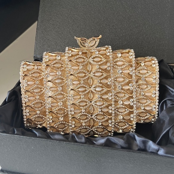 Gold Crystal Stone Clutch with Long Chain ✨✨HP✨✨ - Picture 2 of 16